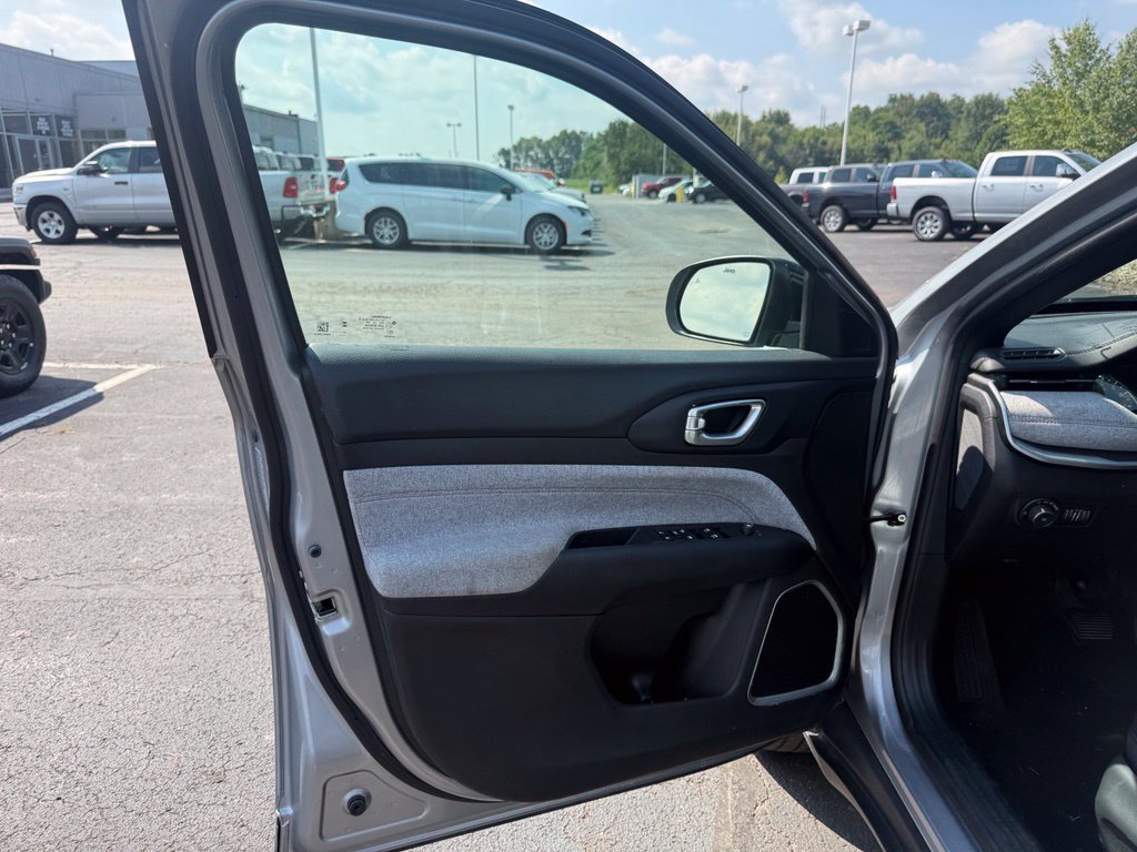 Certified 2024 Jeep Compass Latitude AWD/4WD image 11