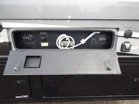 Used 2018 Ford E-450 and Econoline 450 Super Duty w/ Motorhome Prep Package RWD image 18
