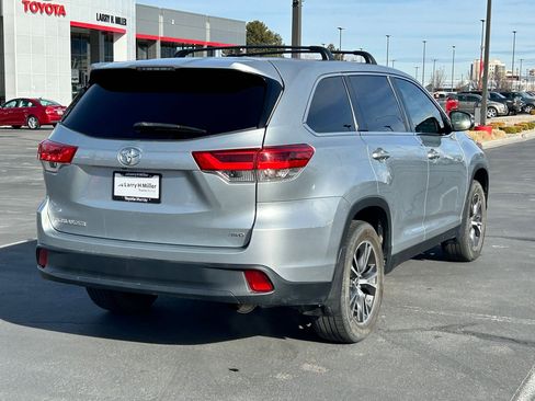 Used 2019 Toyota Highlander LE image 5