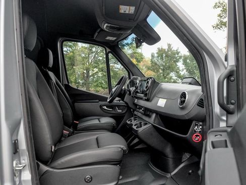 Used 2025 Mercedes-Benz Sprinter 2500 image 23