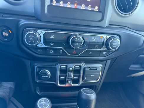 Used 2022 Jeep Gladiator Sport AWD/4WD image 17