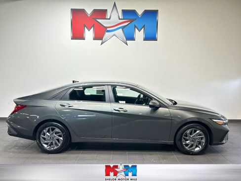 Used 2026 Hyundai Elantra Hybrid w/ Cargo Package FWD image 1