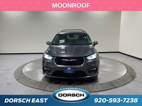 Used 2021 Chrysler Pacifica Limited image 3