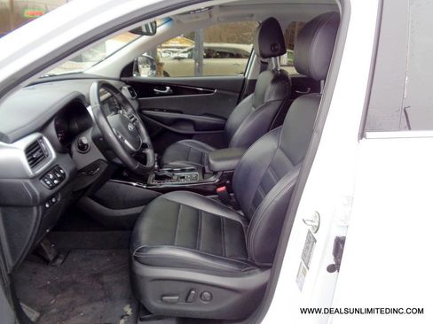 Used 2019 Kia Sorento EX w/ EX Touring Package image 10