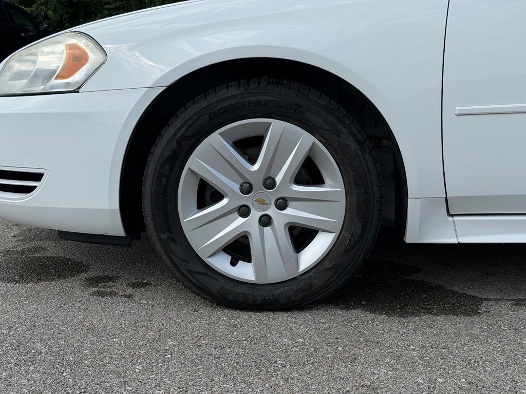 Used 2011 Chevrolet Impala LS FWD image 3