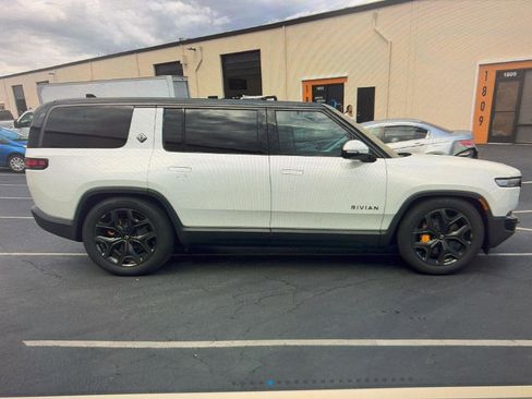 Used 2025 Rivian R1S Premium AWD/4WD image 2