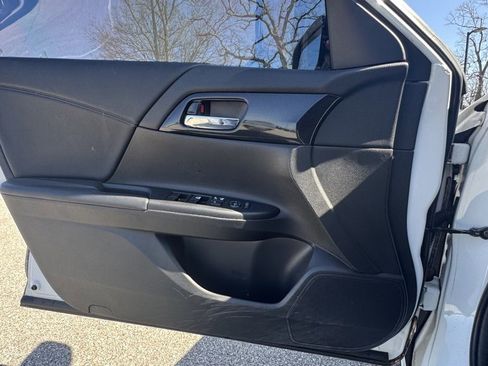 Used 2014 Honda Accord Sport image 14