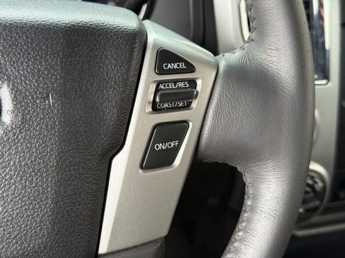 Used 2017 Nissan Titan SV image 16
