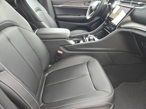 New 2025 Jeep Grand Cherokee L Limited w/ Black Appearance Package image 12