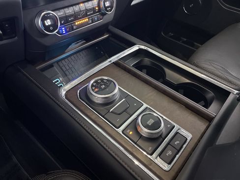 Used 2019 Ford Expedition Max Platinum AWD/4WD image 18