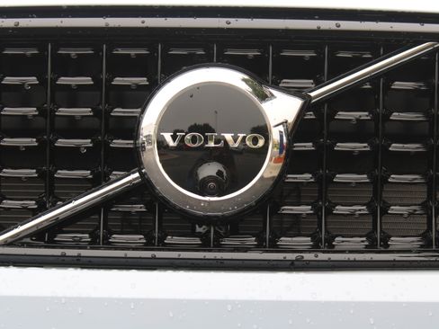 New 2026 Volvo XC40 B5 Plus w/ Protection Package Premier image 61