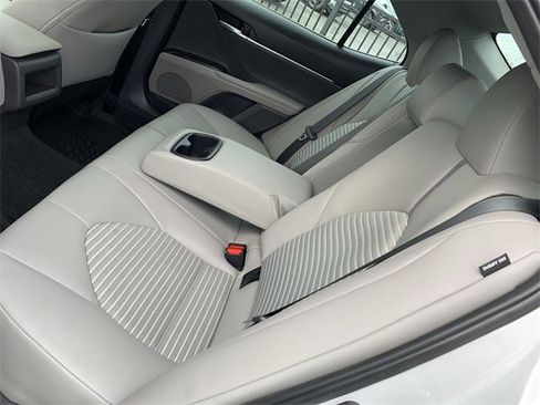 Used 2024 Toyota Camry SE image 10