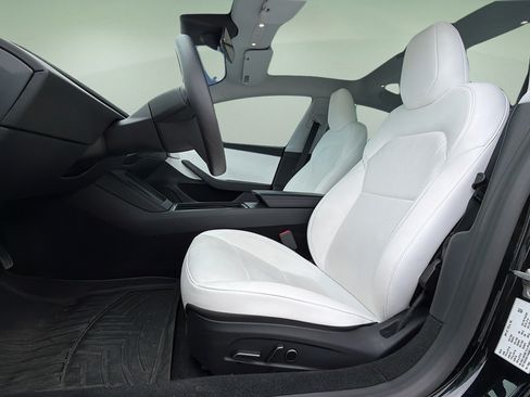 Used 2024 Tesla Model 3 Standard Range RWD image 17