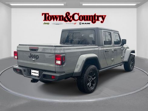 Certified 2022 Jeep Gladiator Sport AWD/4WD image 3