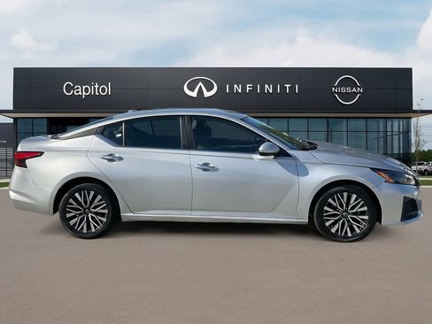 Used 2023 Nissan Altima 2.5 SV image 4