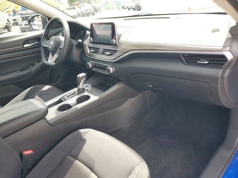 Used 2025 Nissan Altima 2.5 SV image 16