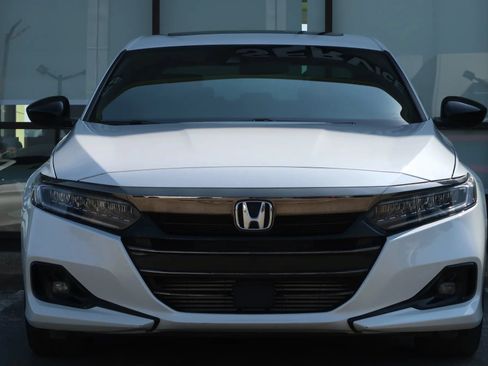 Used 2022 Honda Accord Sport image 2
