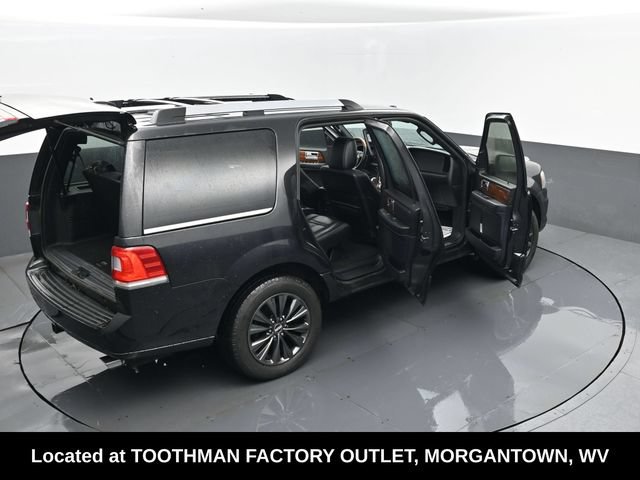 Used 2015 Lincoln Navigator 2WD image 34