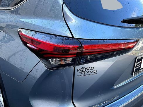 Used 2020 Toyota Highlander LE FWD image 29