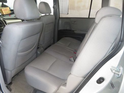 Used 2004 Toyota Highlander 4WD V6 image 19