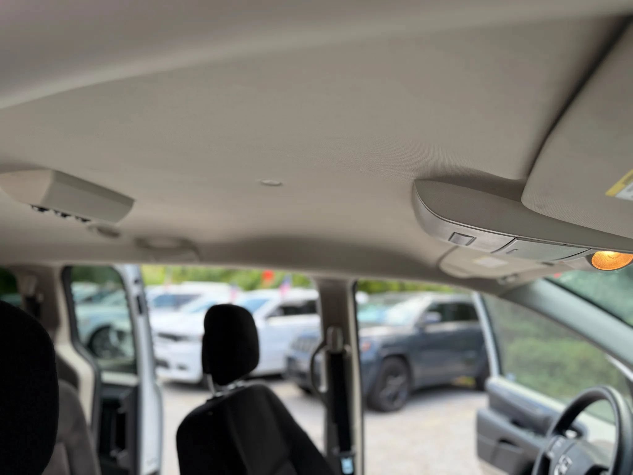 Used 2020 Dodge Grand Caravan SE w/ UConnect Hands-Free Group FWD image 13