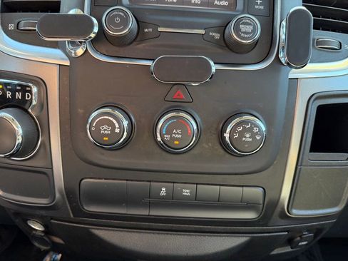 Used 2022 RAM 1500 Classic SLT RWD image 28