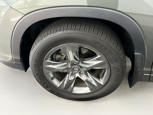 Used 2017 Toyota Highlander Limited Platinum AWD/4WD image 11