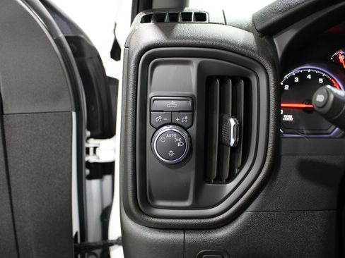 Used 2024 Chevrolet Silverado 2500 Custom RWD image 9