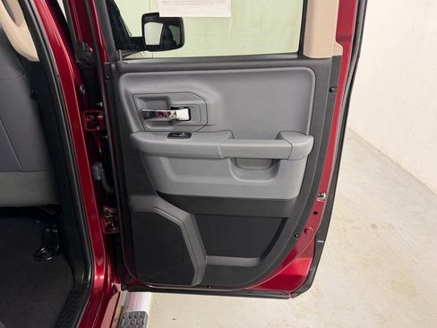 Used 2017 RAM 1500 Classic SLT AWD/4WD image 11