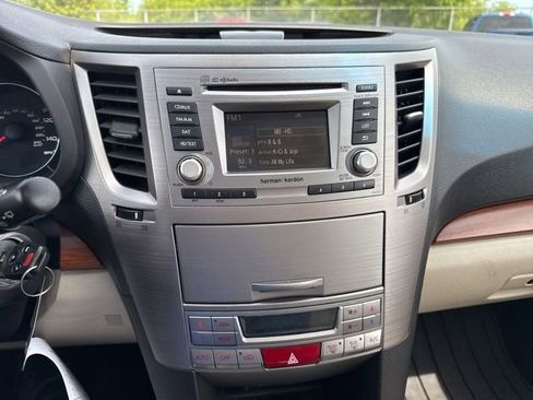 Used 2014 Subaru Outback 2.5i Limited w/ Moonroof Package AWD/4WD image 19