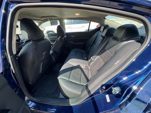Used 2023 Nissan Altima 2.5 SR w/ SR Premium Package FWD image 11