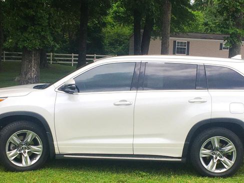 Used 2016 Toyota Highlander Limited FWD image 2