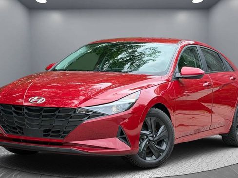 Used 2021 Hyundai Elantra SEL w/ Convenience Package FWD image 1