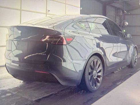 Used 2022 Tesla Model Y Performance image 2