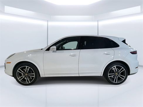 Used 2021 Porsche Cayenne Turbo image 2