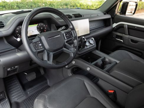 Used 2025 Land Rover Defender 110 X-Dynamic SE AWD/4WD image 3