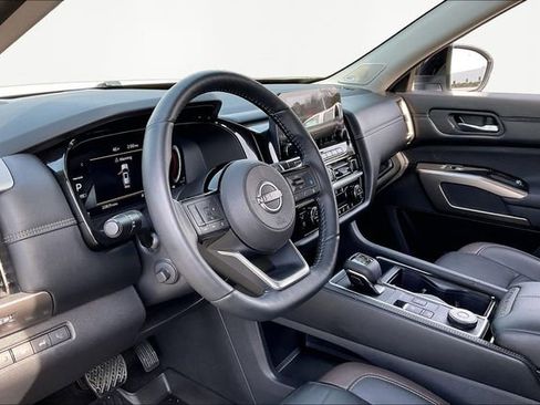 Used 2024 Nissan Pathfinder Platinum w/ Cargo Package image 12