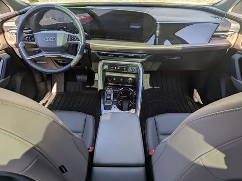 Certified 2025 Audi Q5 Premium w/ Convenience Package AWD/4WD image 17