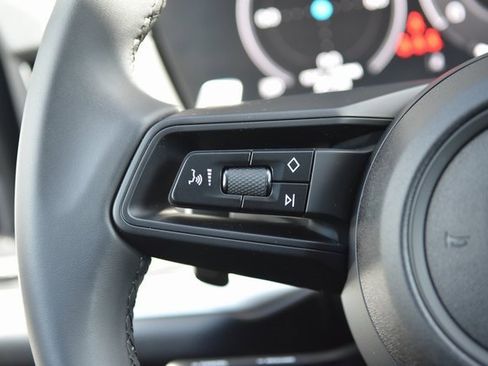 Certified 2025 Porsche Cayenne Coupe image 34