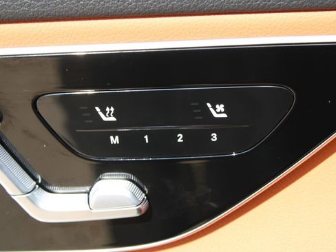 Used 2025 Mercedes-Benz GLC 300 4MATIC image 10