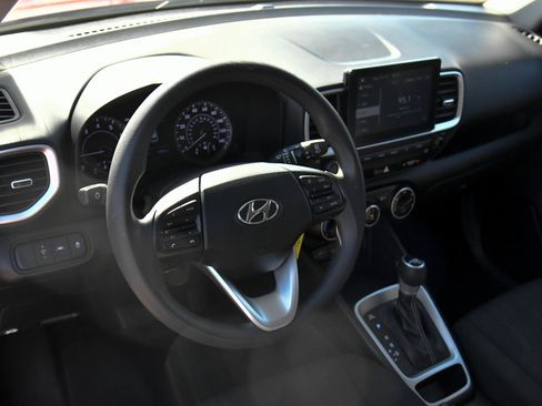 Used 2022 Hyundai Venue SE w/ Cargo Package FWD image 16