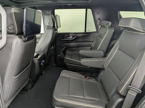 Used 2025 GMC Yukon Elevation image 16