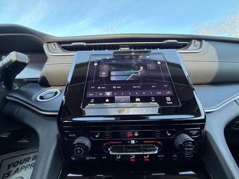 Used 2023 Jeep Grand Cherokee L Laredo w/ Luxury Tech Group I image 24