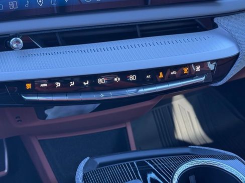 New 2026 Cadillac Optiq Luxury 2 image 30