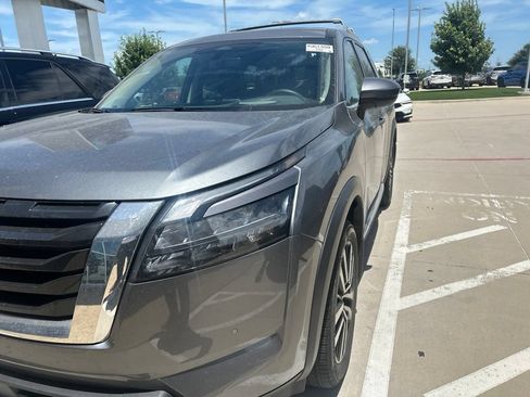 Used 2025 Nissan Pathfinder Platinum w/ Cargo Package FWD image 2