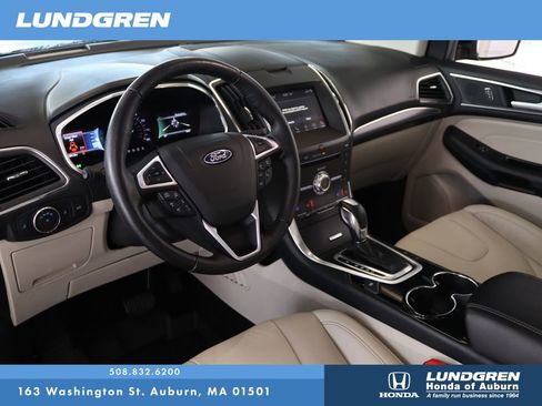 Used 2018 Ford Edge Titanium w/ Equipment Group 302A image 8