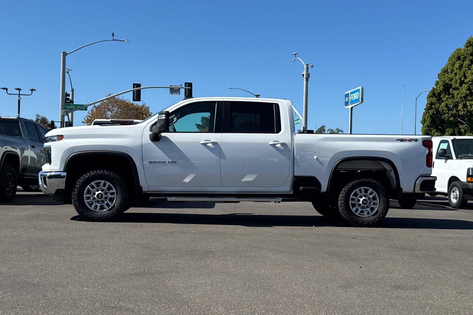 Used 2025 Chevrolet Silverado 2500 LT w/ Safety Package AWD/4WD image 9