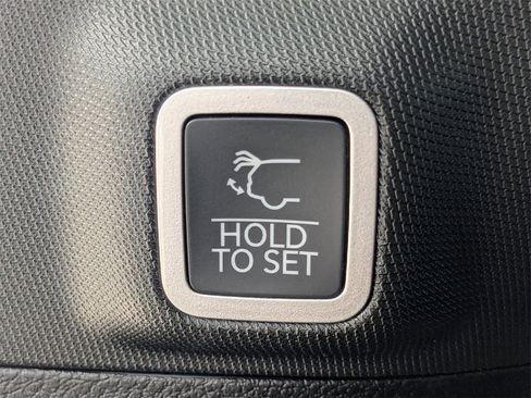 New 2025 Jeep Grand Cherokee Limited w/ Black Appearance Package image 14