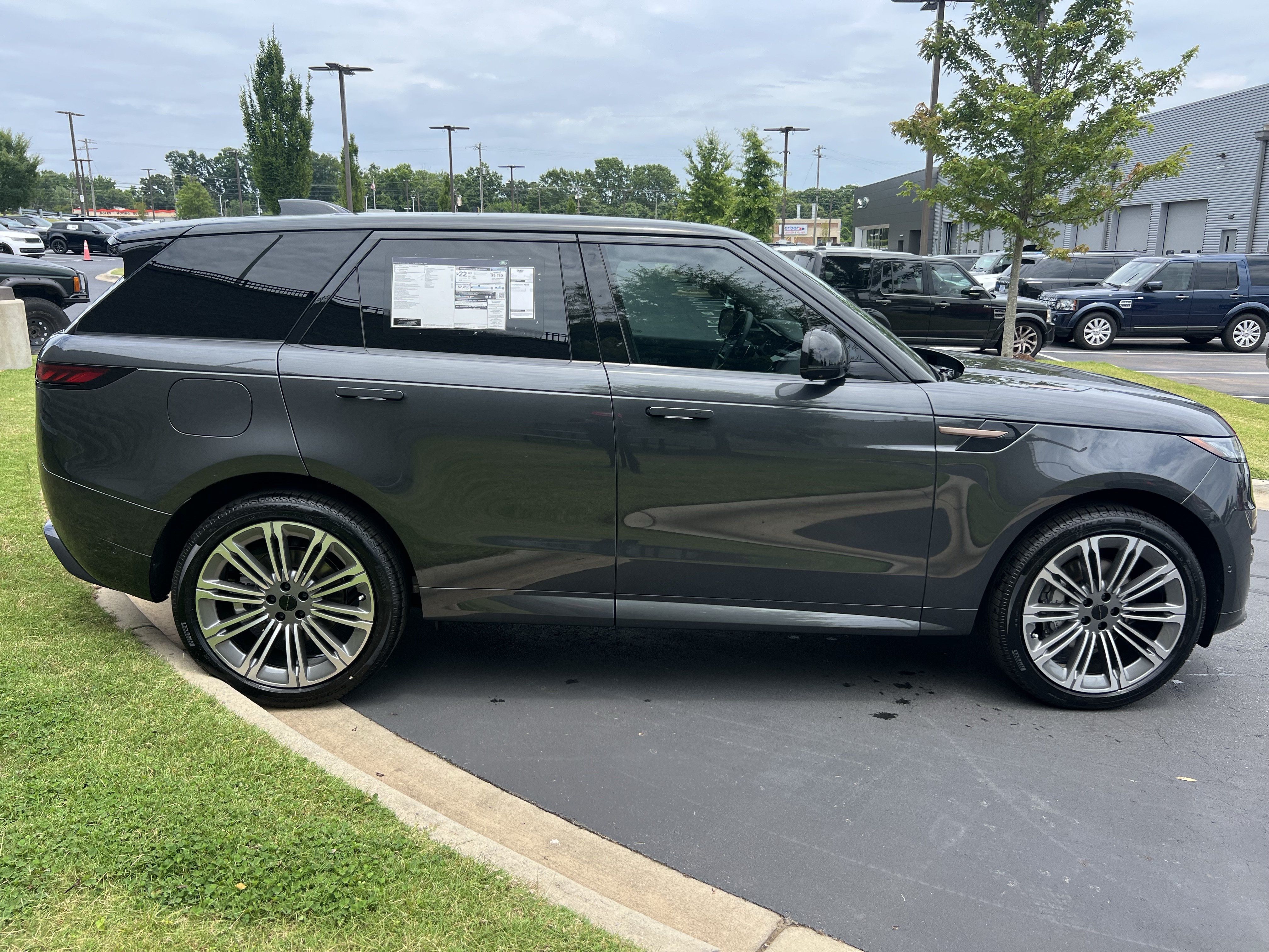 New 2026 Land Rover Range Rover Sport Dynamic SE AWD/4WD image 8