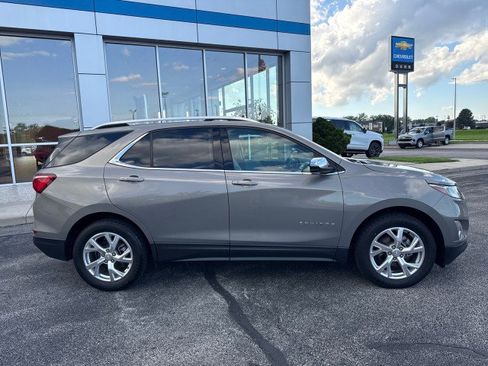 Used 2018 Chevrolet Equinox Premier FWD image 2